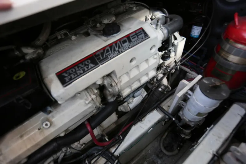 Slide: The Image of Volvo Penta engine in a 2005 Wellcraft 330 Coastal boat. - 26