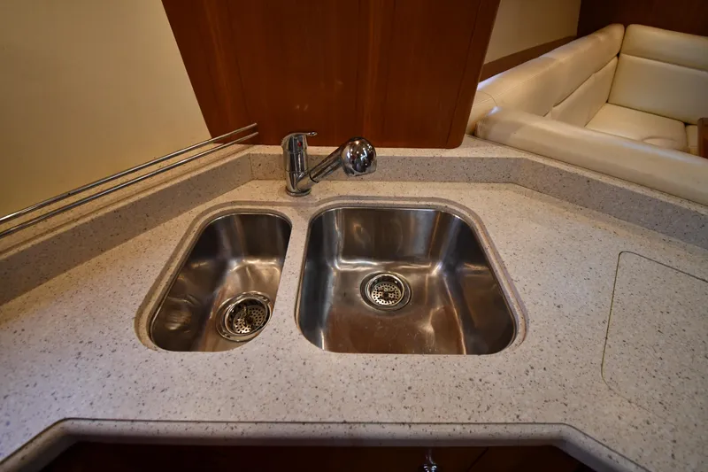 Slide: The Image of Tiara 4700 Sovran 2007 - 57