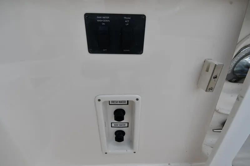 Slide: The Image of Tiara 4700 Sovran 2007 - 83