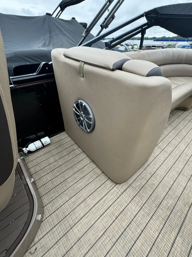 Slide: The Image of 2021 Veranda VTX25RC boat interior with beige seating and speaker. - 8