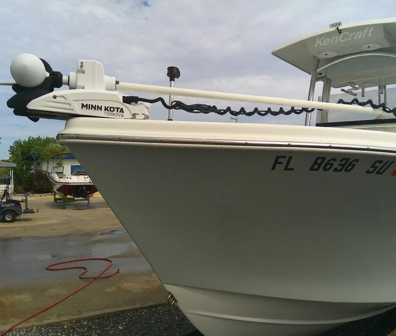 Slide: The Image of KenCraft Challenger 21 boat with Minn Kota trolling motor, 2020 model, docked. - 8