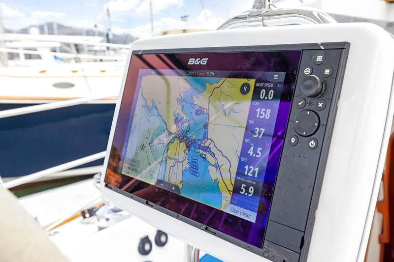 Slide: The Image of Boat navigation system on Morris 486, 2005 model, displaying nautical map and data. - 29