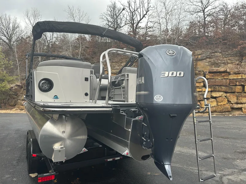 Slide: The Image of 2024 Starcraft MX 25 R pontoon boat with Yamaha 300 outboard motor. - 5