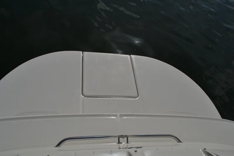 Slide: The Image of 2005 Sea Ray 240 Sundeck swim platform on water. - 16
