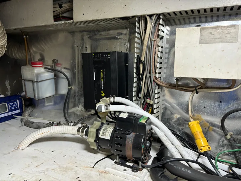 Slide: The Image of Ocean 42 sportsfish 1995 - 17