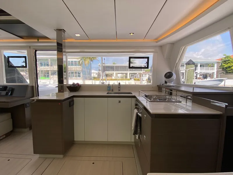 Slide: The Image of Leopard 42 2021 - 30