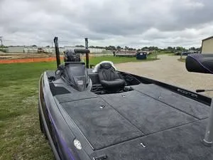 Slide: The Image of 2025 Skeeter ZXR21 fishing boat with spacious deck and seating. - 27