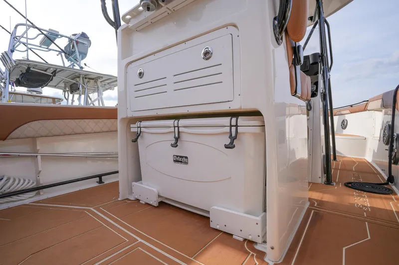 Slide: The Image of 2000 Hydra-Sports 2796 Vector boat interior with cooler and seating. - 21