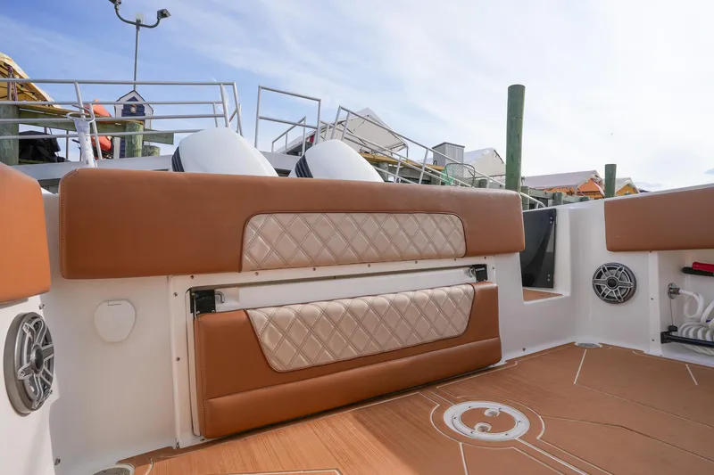 Slide: The Image of 2000 Hydra-Sports 2796 Vector boat interior with tan and white seating. - 22