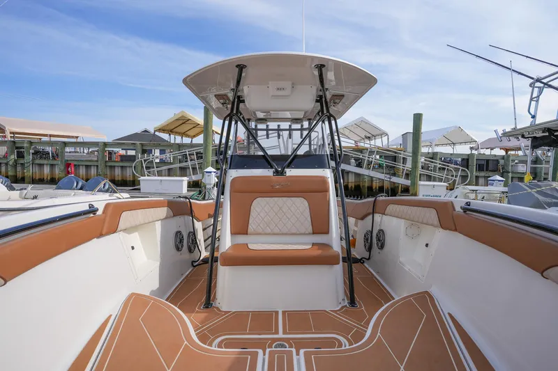 Slide: The Image of 2000 Hydra-Sports 2796 Vector boat interior, docked at marina. - 23