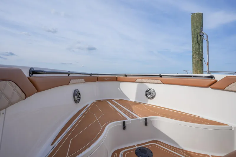 Slide: The Image of 2000 Hydra-Sports 2796 Vector boat interior with tan and white seating. - 25