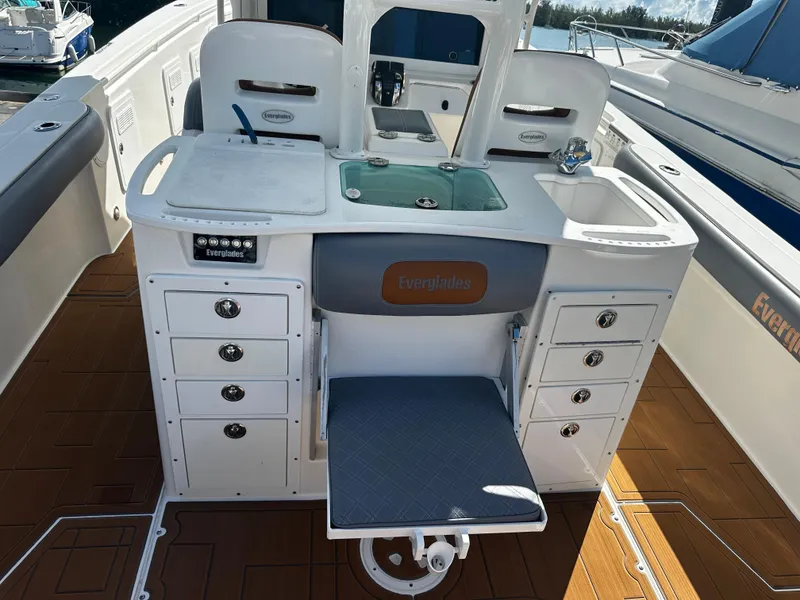 Slide: The Image of 2008 Everglades 350 CC boat interior with storage drawers and sink. - 10