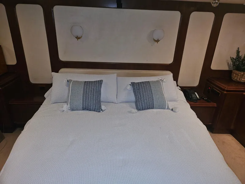 Slide: The Image of Astondoa 72 GLX Extended Platform 1998 - 51