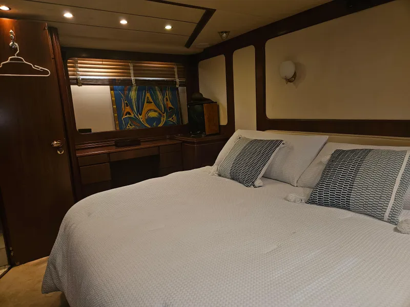 Slide: The Image of Astondoa 72 GLX Extended Platform 1998 - 52