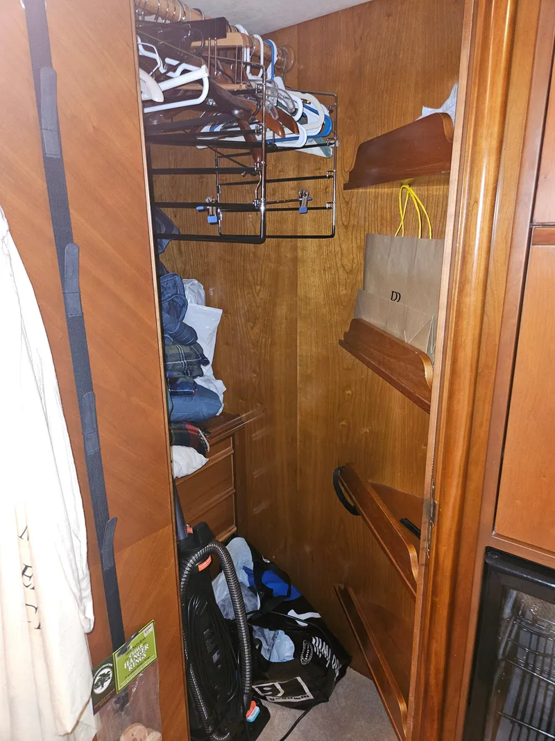 Slide: The Image of Astondoa 72 GLX Extended Platform 1998 - 55