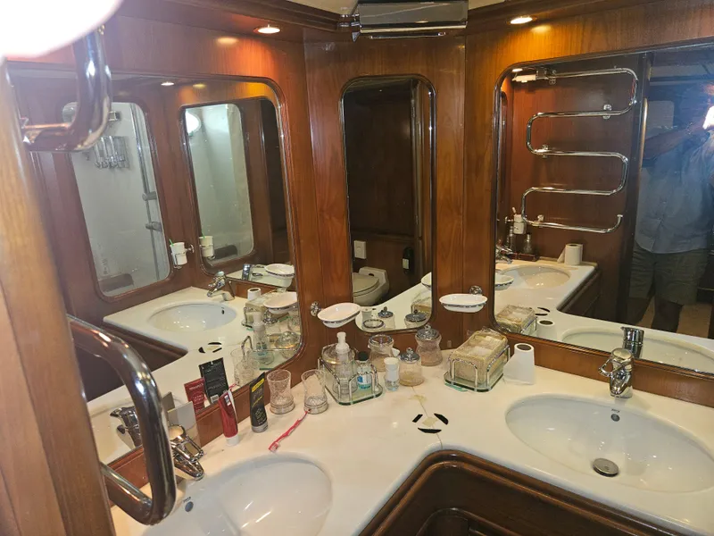 Slide: The Image of Astondoa 72 GLX Extended Platform 1998 - 59