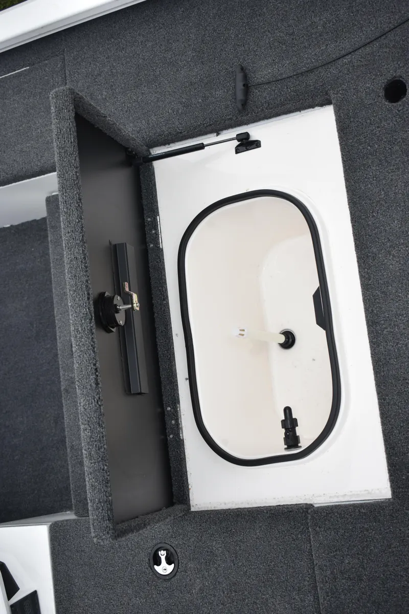 Slide: The Image of 2023 Vexus AVX189C livewell compartment with open lid. - 8