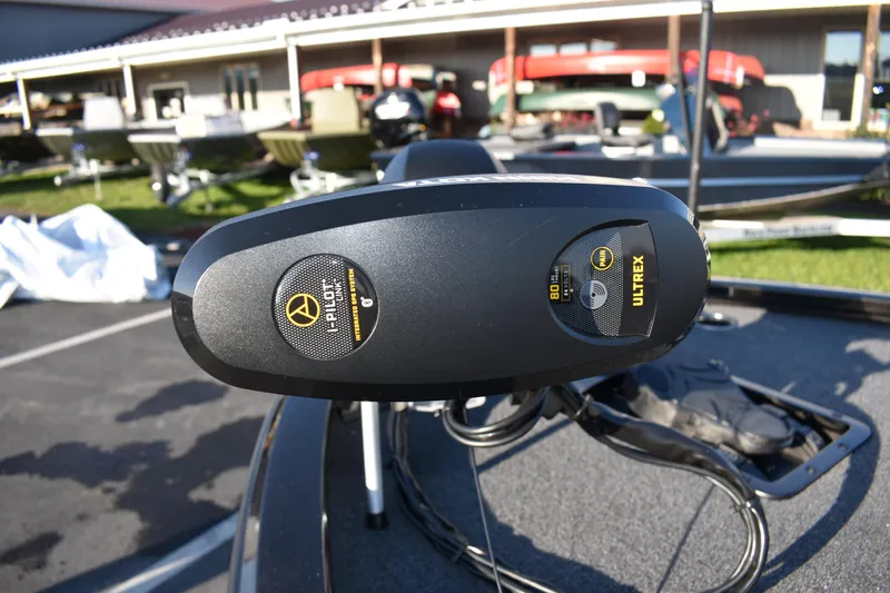 Slide: The Image of 2023 Vexus AVX1980C boat with Minn Kota Ultrex trolling motor. - 18