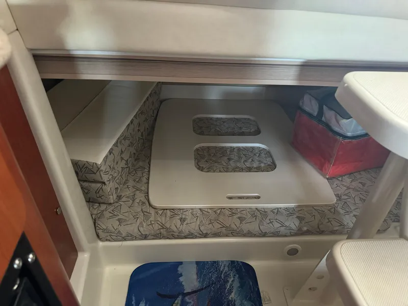 Slide: The Image of 2006 Pro-Line 32 Express cabin interior with patterned cushions and storage. - 21