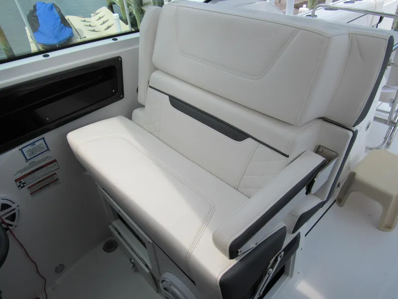 Slide: The Image of Blackfin 272 DC 2022 - 22