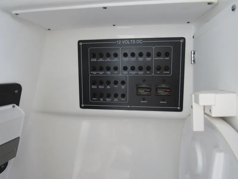 Slide: The Image of Blackfin 272 DC 2022 - 24