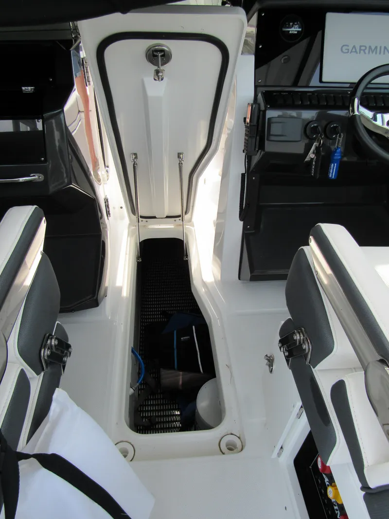 Slide: The Image of Blackfin 272 DC 2022 - 28