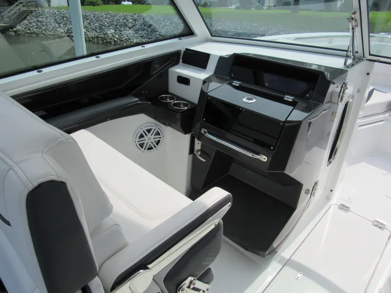 Slide: The Image of Blackfin 272 DC 2022 - 32