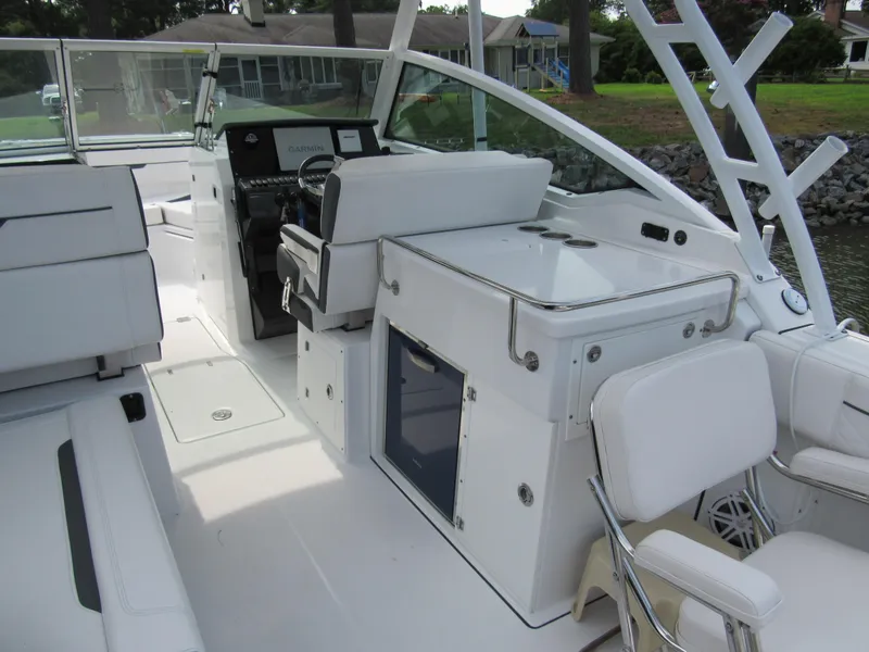 Slide: The Image of Blackfin 272 DC 2022 - 38