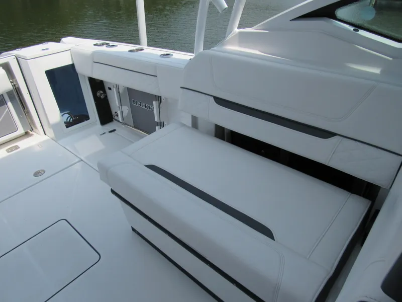 Slide: The Image of Blackfin 272 DC 2022 - 8