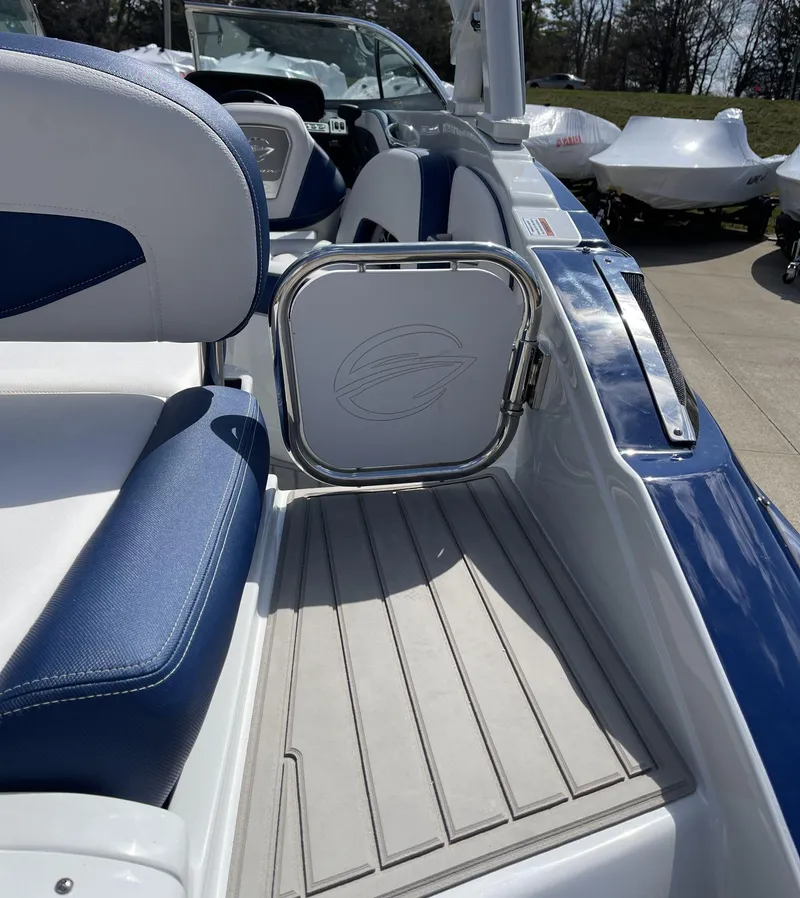 Slide: The Image of Crownline Boats 260SS 2024 - 14