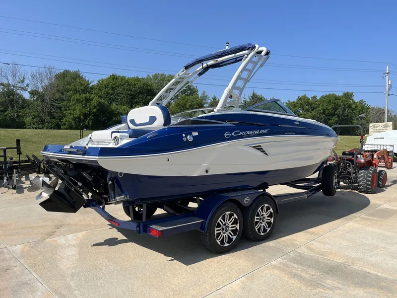 Slide: The Image of Crownline Boats 260SS 2024 - 4