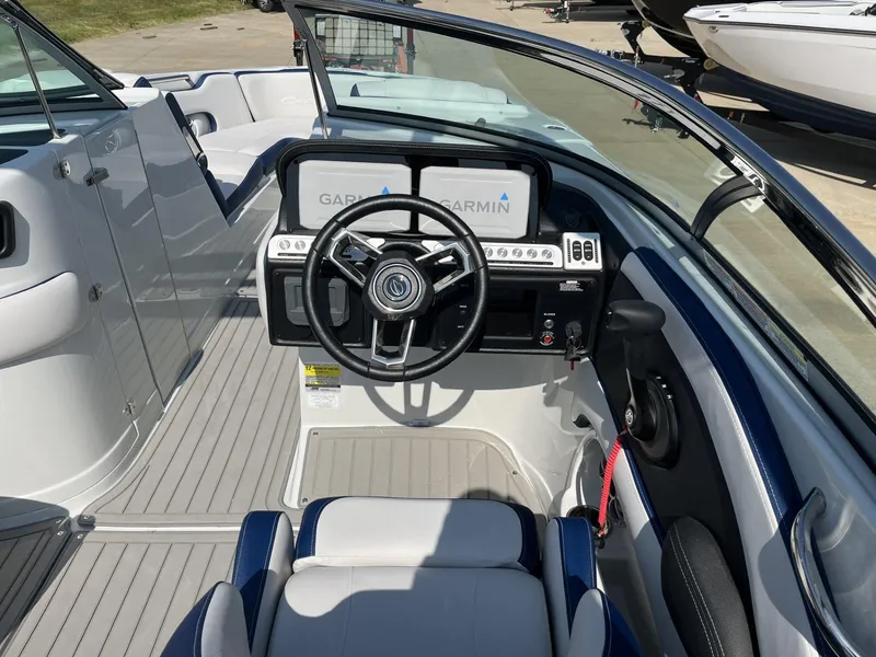 Slide: The Image of Crownline Boats 260SS 2024 - 6