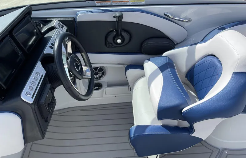 Slide: The Image of Crownline Boats 260SS 2024 - 7