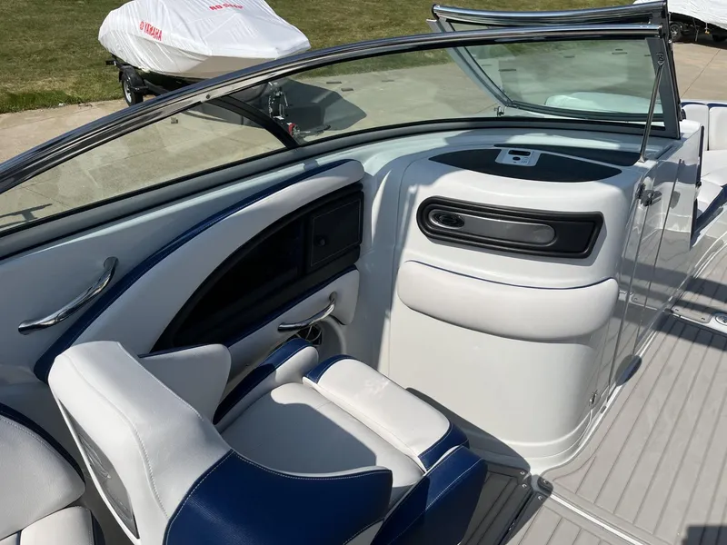 Slide: The Image of Crownline Boats 260SS 2024 - 8