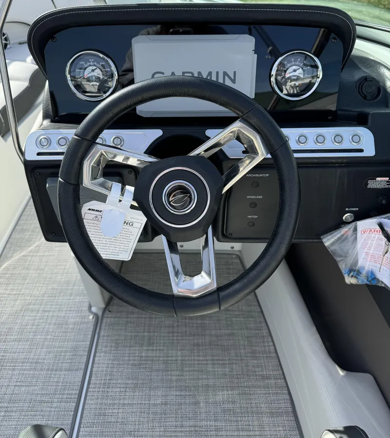 Slide: The Image of Crownline Boats 240SS 2024 - 10