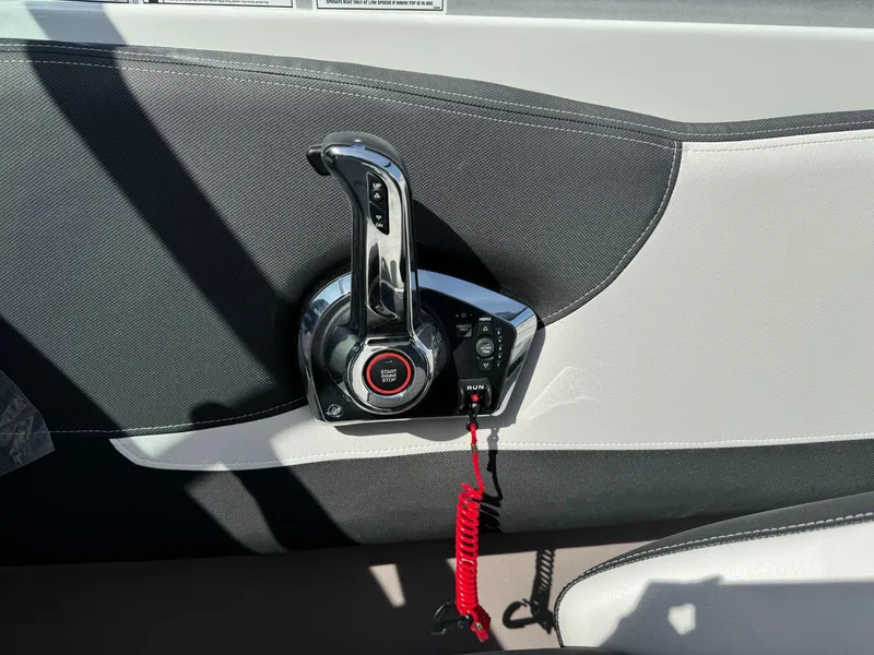 Slide: The Image of Crownline Boats 240SS 2024 - 11