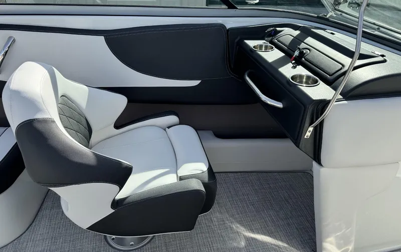 Slide: The Image of Crownline Boats 240SS 2024 - 12