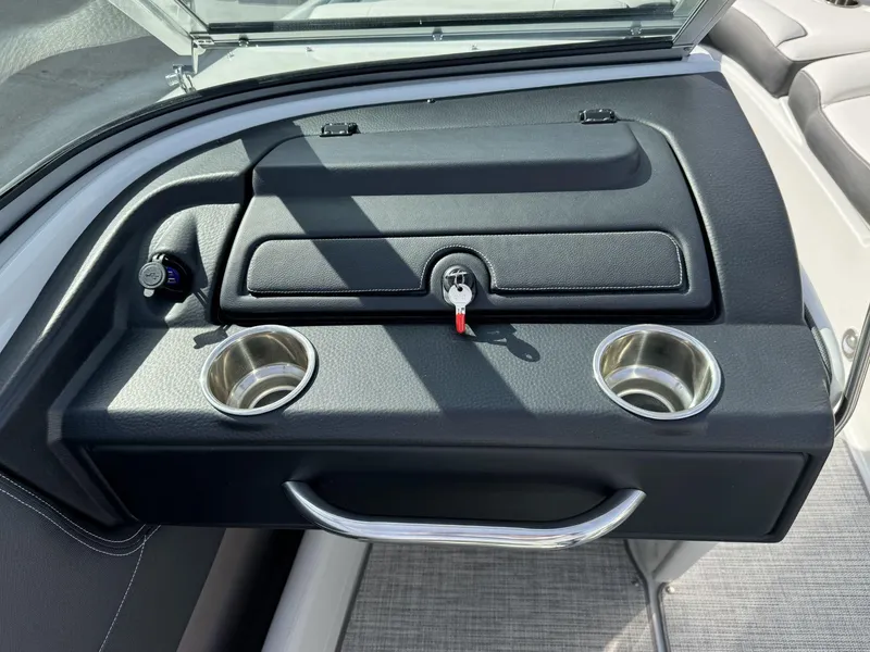 Slide: The Image of Crownline Boats 240SS 2024 - 13