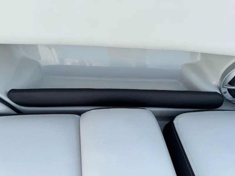 Slide: The Image of Crownline Boats 240SS 2024 - 16