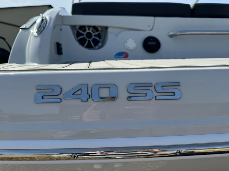 Slide: The Image of Crownline Boats 240SS 2024 - 3