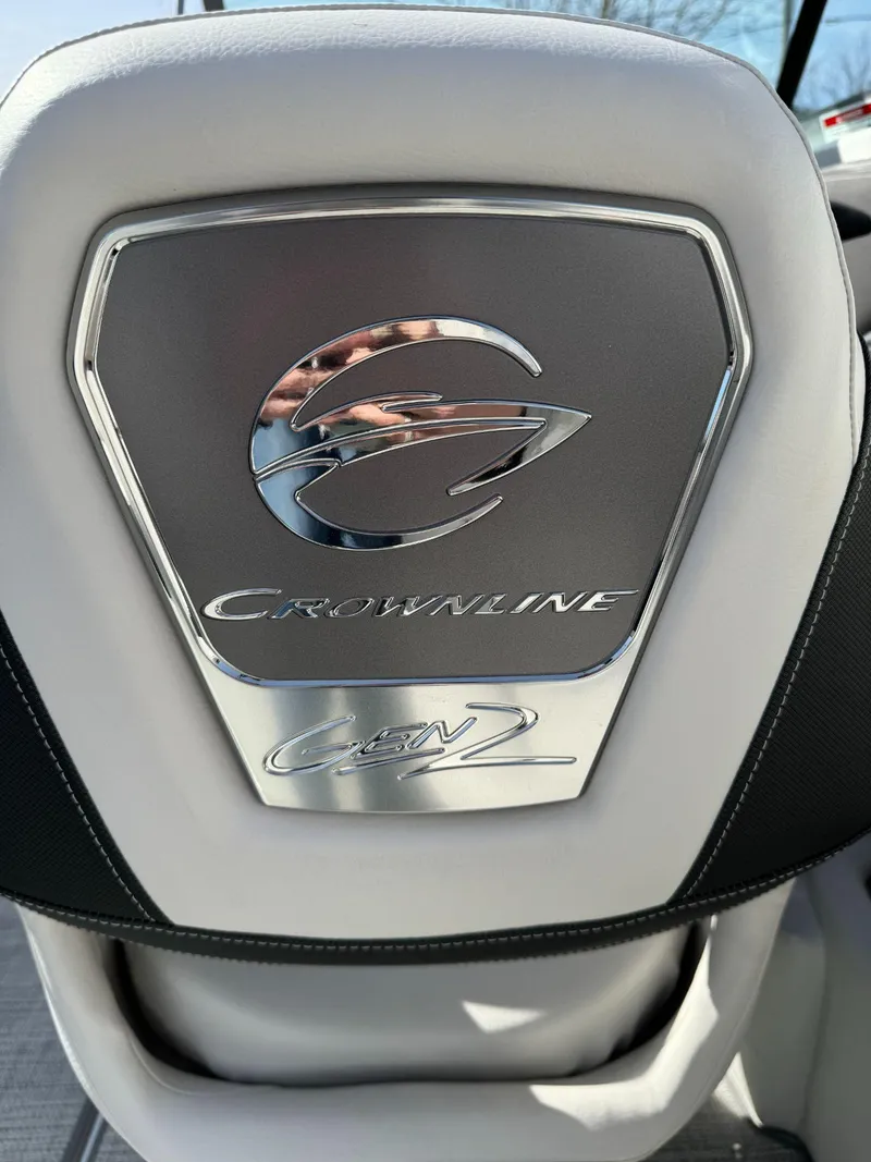 Slide: The Image of Crownline Boats 240SS 2024 - 4