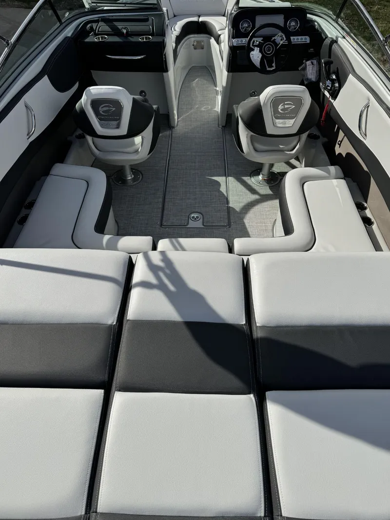 Slide: The Image of Crownline Boats 240SS 2024 - 5