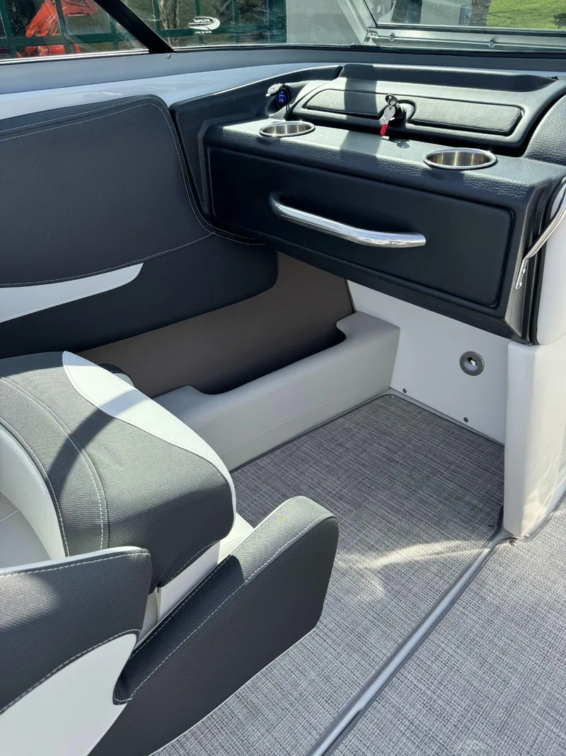 Slide: The Image of Crownline Boats 240SS 2024 - 8