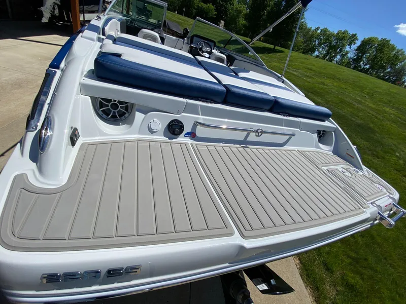 Slide: The Image of Crownline Boats 220SS 2024 - 4