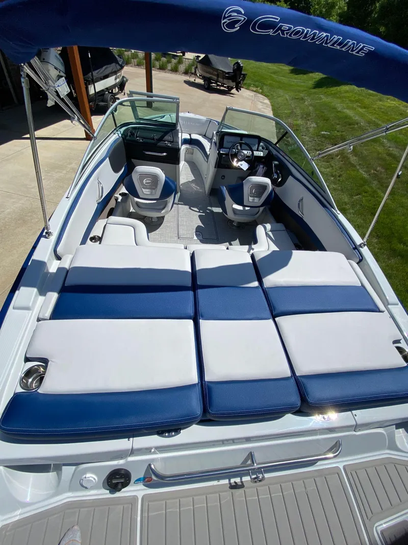 Slide: The Image of Crownline Boats 220SS 2024 - 5