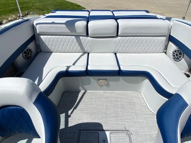 Slide: The Image of Crownline Boats 220SS 2024 - 9