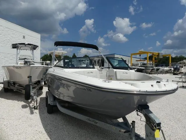 Slide: The Image of Sea Ray SPX 210 Outboard 2022 - 1