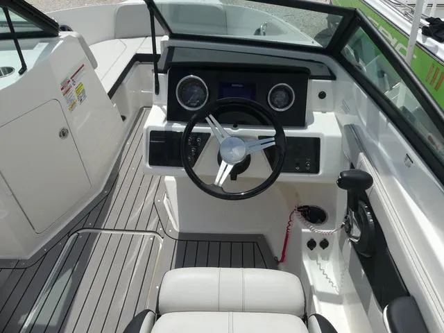 Slide: The Image of Sea Ray SPX 210 Outboard 2022 - 11