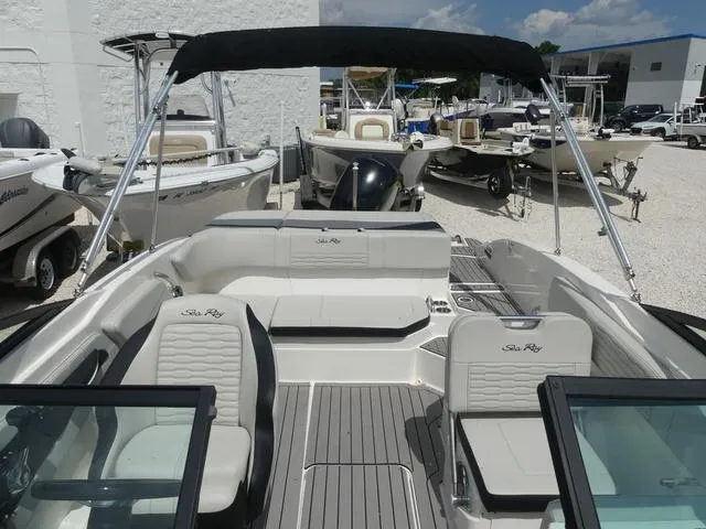 Slide: The Image of Sea Ray SPX 210 Outboard 2022 - 13