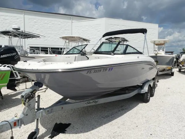 Slide: The Image of Sea Ray SPX 210 Outboard 2022 - 3